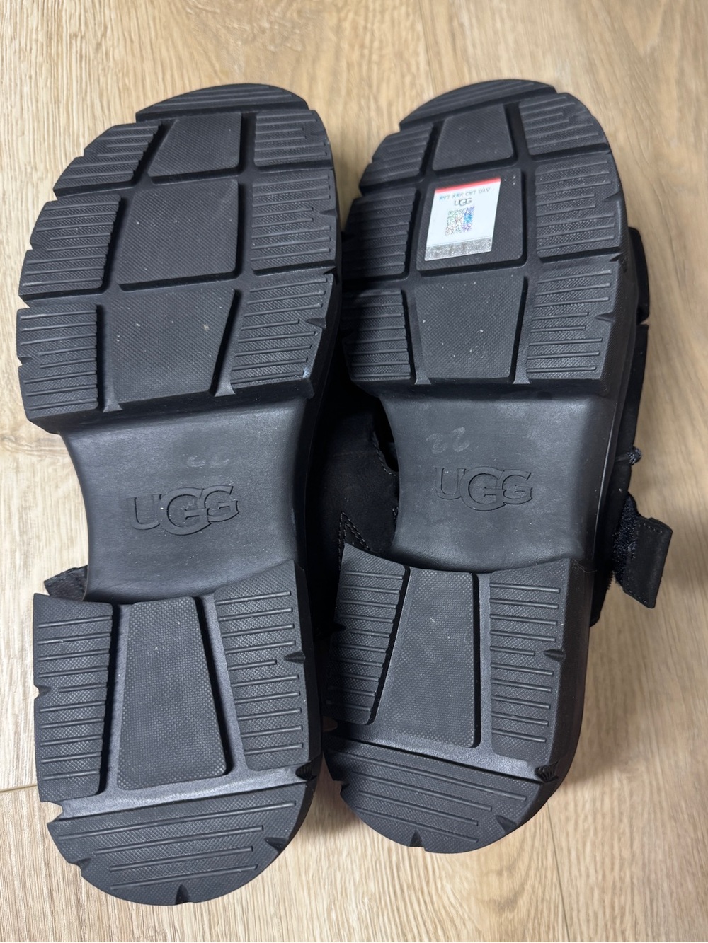 UGG Ashton Nubuck Slide Platform Women's Sandals in Black Sz. 9 Like New - Picture 6 of 8